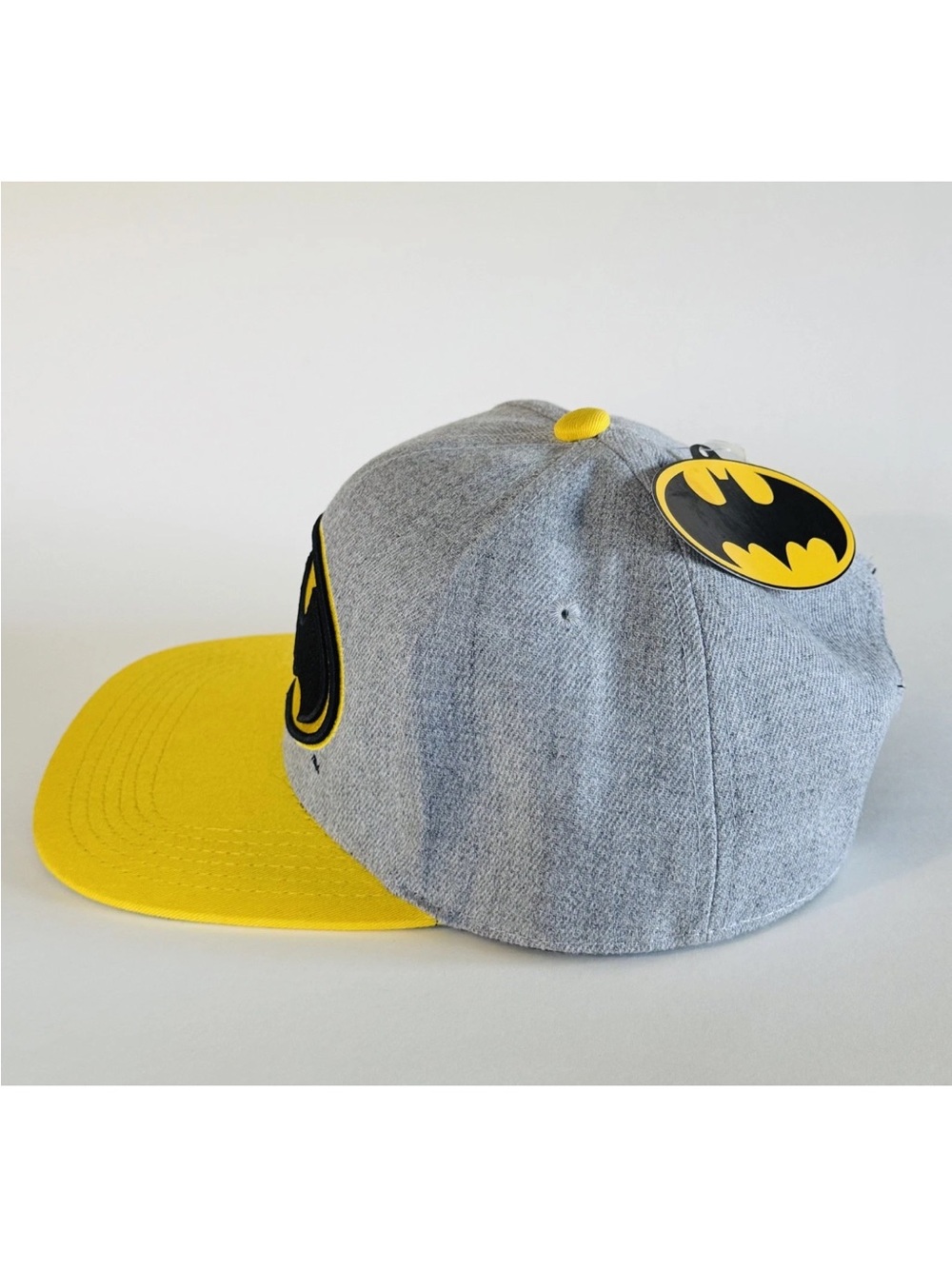 Batman Gray and Yellow Flat Brim Hat - Picture 5 of 9